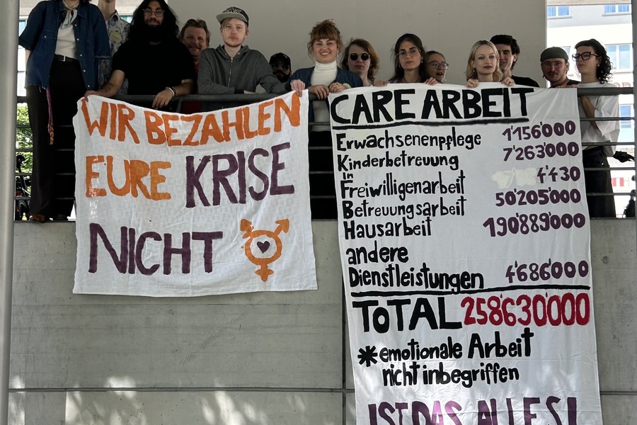 JUSO Schwyz kritisiert fehlende Bezahlung von Care-Arbeit